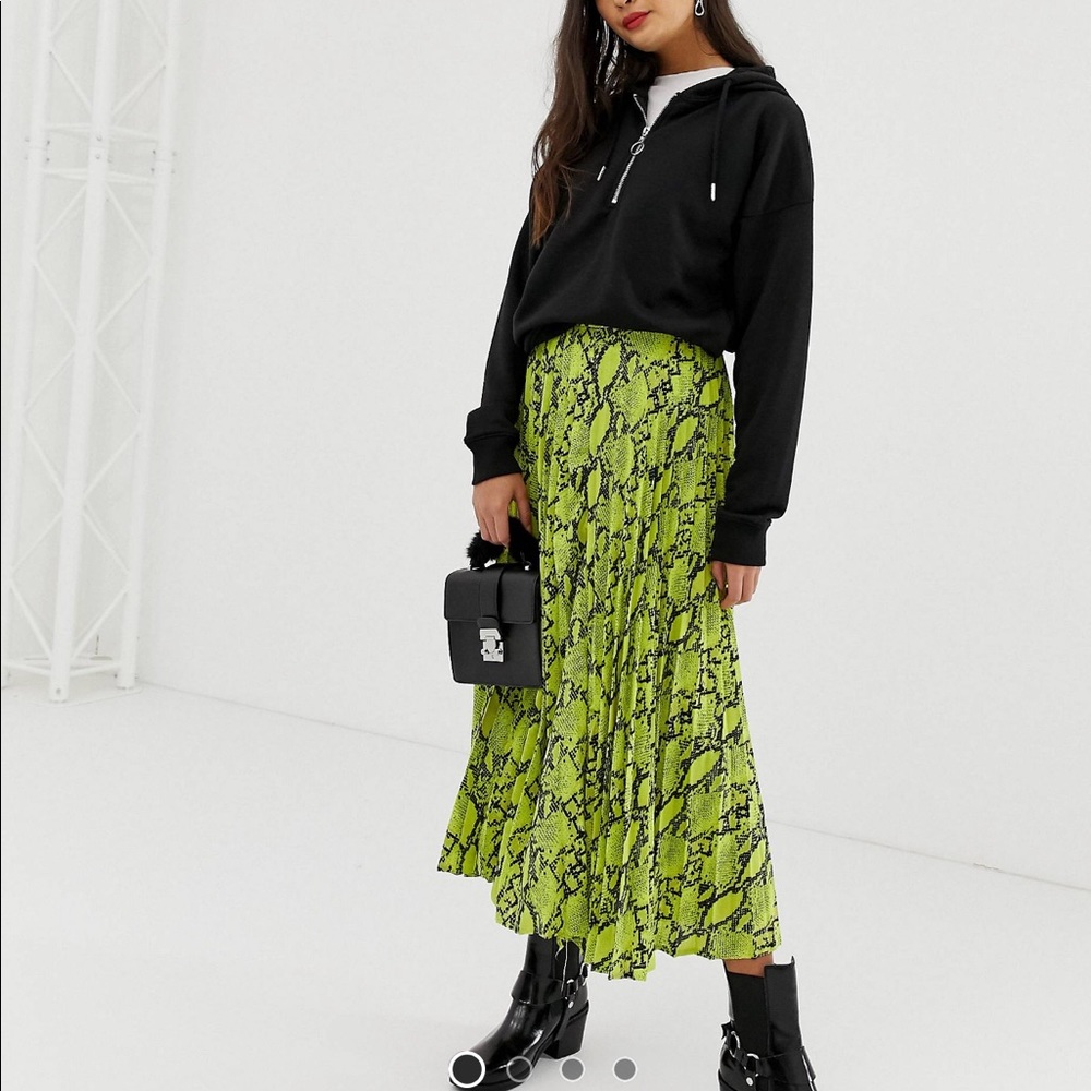 New Look pleated midi skirt in neon snake print